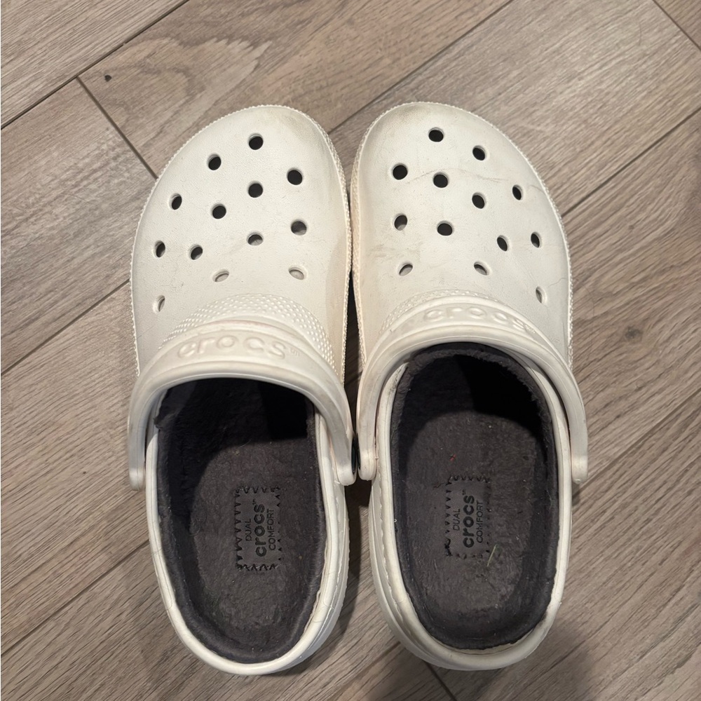 CROCS with fur line